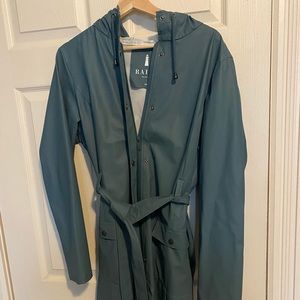 RAINS Curve Rain Jacket ☔️